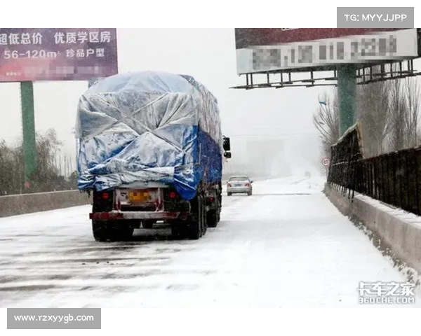 京津冀22日普降大雪 难阻卡车人回家路 卡车司机朋友你们辛苦了! 京津冀22日普降大雪 难阻卡车人回家路 卡车司机朋友你们辛苦了!